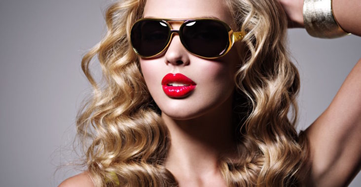 W ofercie marki Dior znajdziemy wiele różnorodnych modeli okularów przeciwsłonecznych dla kobiet, które zachwycają swoim stylem i doskonałą jakością wykonania