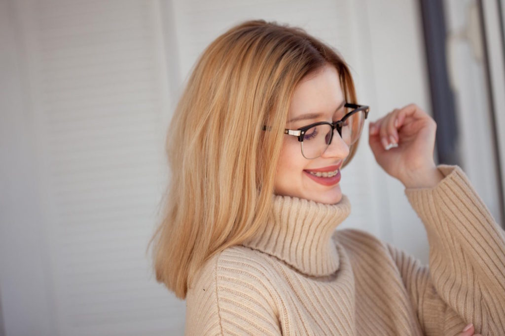 Okulary korekcyjne to nie tylko narzędzie poprawiające nasze wzrokowe niedoskonałości, ale również modny dodatek, który może podkreślić nasz styl i osobowość